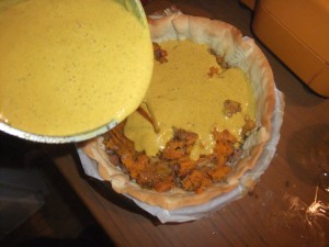 préparation versée dans la tarte au potimarron